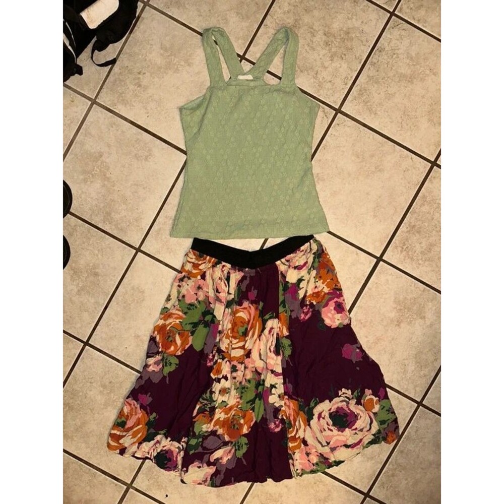 Women’s Entro Top & Floral Old Navy Skirt Set Size Medium